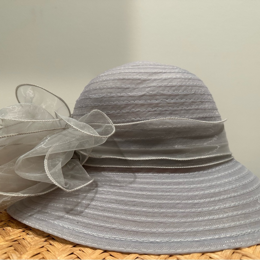 Elegant Gray Women's Hat with Ribbon Detail